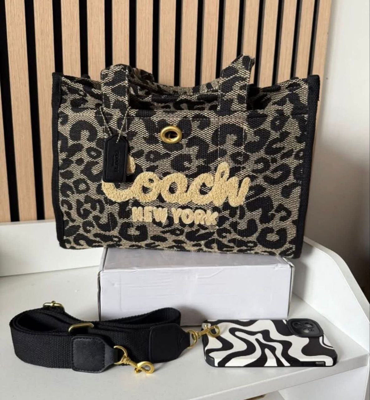 Leopard Buzz Tote 037